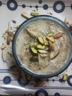 દુધ સેવૈયા (Dudh Sevaiya Recipe In Gujarati) રેસીપી મુખ્ય ફોટો
