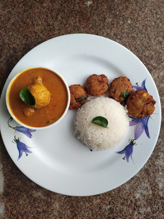 A picture of பாரம்பரிய பருப்பு உருண்டை குழம்பு.