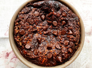 Foto di Baked oatmeal con cuore di cioccolato e nocciole
