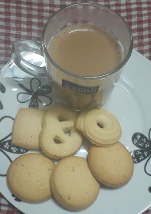આદુ વાળી ચા (Ginger Chai Recipe In Gujarati) રેસીપી મુખ્ય ફોટો
