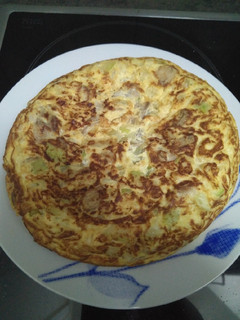 Una foto de Tortilla de Calabacín, Champiñones y Queso Feta