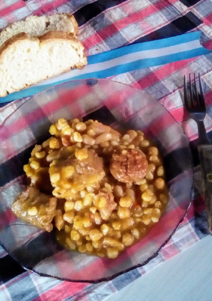 Una foto de Locro criollo 🇦🇷〜(꒪꒳꒪)〜🌄