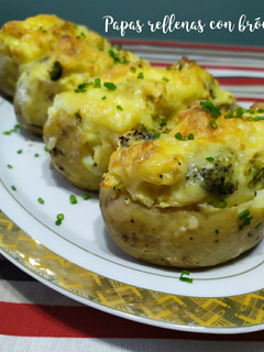 Una foto de Papas rellenas con brócoli