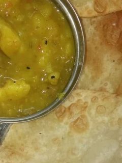 লুচি আলুর তরকারি (luchi aloor tarkari recipe in Bengali) রেসিপির প্রধান ছবি