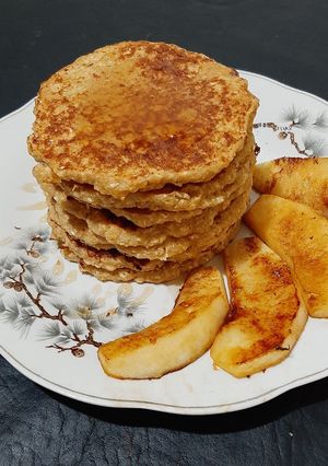 Una foto de Hotcakes o Tortillas de avena y manzana