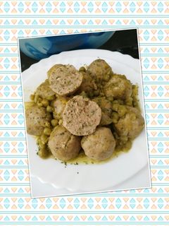 Una foto de Albóndigas de pescado en salsa verde