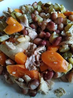 Una foto de Escabeche de caparrón pinto, pollo y verduras