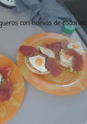Una foto de Cazuelitas de trigueros y huevo de codorniz