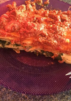 Una foto de Lasaña súper fácil de acelga y salsa blanca con jamón y queso