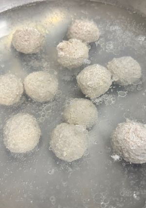 A picture of Steamed Lion’s Head Meatballs.