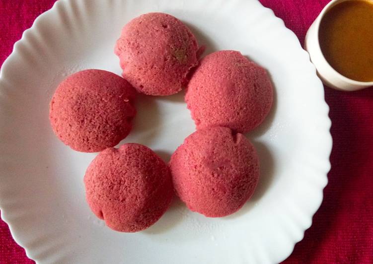 Beetroot idli