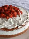 Torta paradiso con panna e fragole