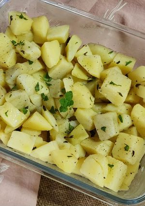 Una foto de 🥔🌿Ensalada de papas con oliva a las hierbas frescas🥔Acompañamiento para preparar con anticipación🌿🥔