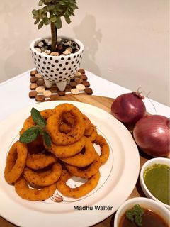 अनियन रिंग्स (onion rings recipe in Hindi) रेसिपी मुख्य फोटो