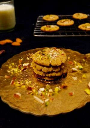 ઘઉં ના લોટ ની બિસ્કીટ (Wheat Flour Biscuit Recipe In Gujarati) રેસીપી મુખ્ય ફોટો