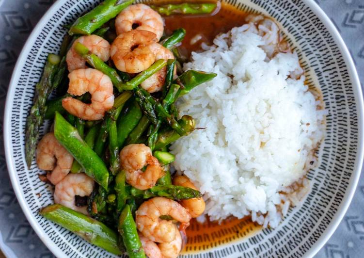 Simple Way to Make Homemade Stir fried asparagus with Prawns