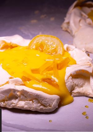 A picture of Orange/Lemon Curd Pavlova🍋🍊.