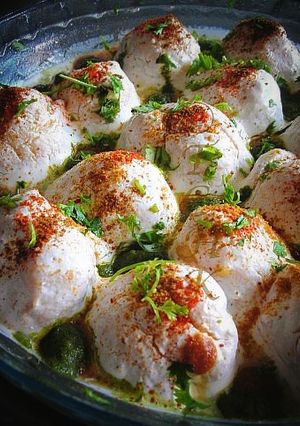 દહીં વડા (Dahi Vada Recipe In Gujarati) રેસીપી મુખ્ય ફોટો