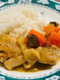 Hình của món Gà Om Rau Củ.