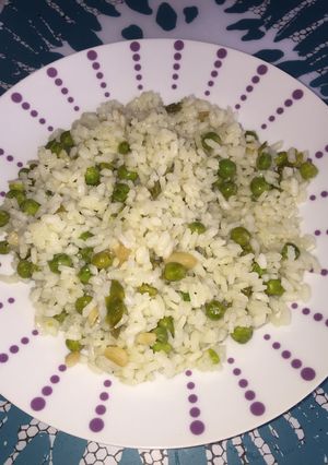 Una foto de Arroz blanco con guisantes