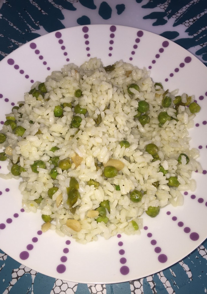 Una foto de Arroz blanco con guisantes