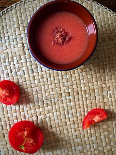 Una foto de Sopa de pa amb tomàquet i pernil (Sopa de pan con tomate y jamón)