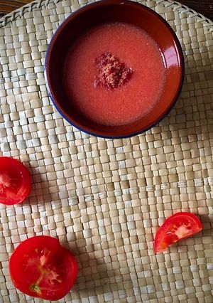 Foto principal de Sopa de pa amb tomàquet i pernil (Sopa de pan con tomate y jamón)