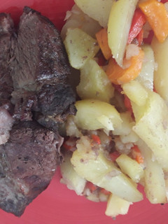 Una foto de Carne al horno con papas
