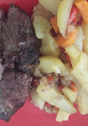 Una foto de Carne al horno con papas