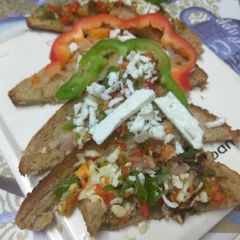 A picture of Mixed capsicum bread grilled pizza.