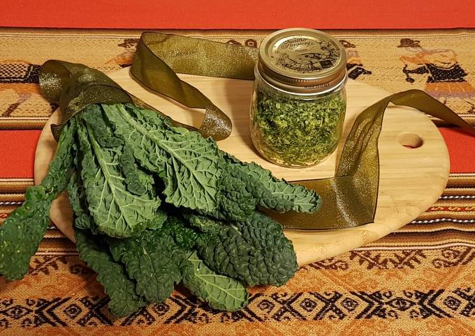 Il Modo Piu Semplice Per Preparare Pesto Fatto Con Il Cavolo Nero Perfetta Cucina Italiana