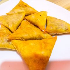 A picture of Samosas.