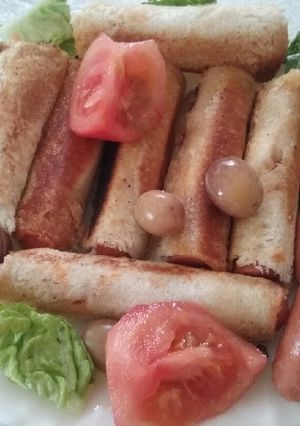 Une photo de Roulé de pain de mie au saucisse