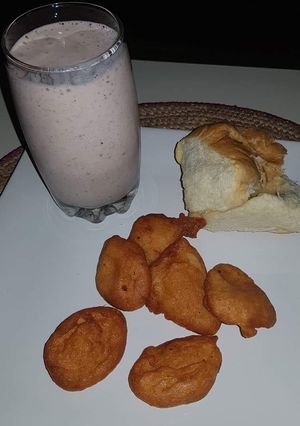 A picture of Akara, bread and tea.