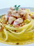 Linguine allo zenzero con filetto di pesce persico e salsa di peperoni
