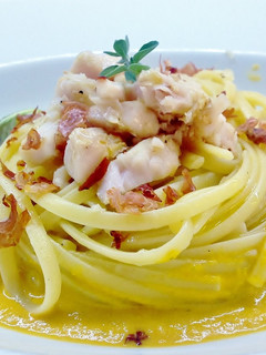 Foto di Linguine allo zenzero con filetto di pesce persico e salsa di peperoni