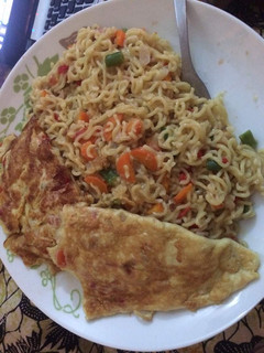 A picture of Noodles and fried egg.