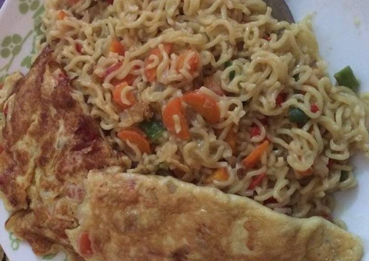 Recipe of Quick Noodles and fried egg