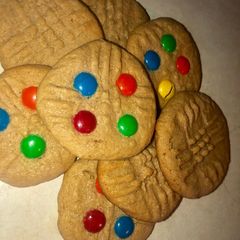 A picture of 3 ingredient peanut butter cookies EASY.