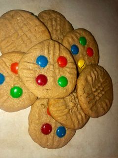 A picture of 3 ingredient peanut butter cookies EASY.