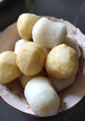 A picture of Boiled Fish Ball and Squid Balls.