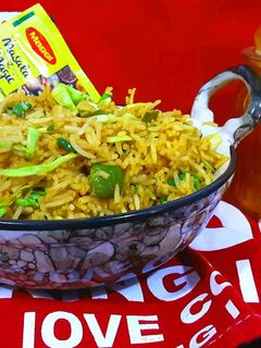 મેગી મસાલા -એ- મેજિક ફા્ઈડ રાઈસ (Maggi Masala- E-Magic Fried Rice Recipe In Gujarati) રેસીપી મુખ્ય ફોટો