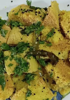 खमण ढोकळा (khaman dhokla recipe in marathi) रेसिपी चे मुख्य फोटो