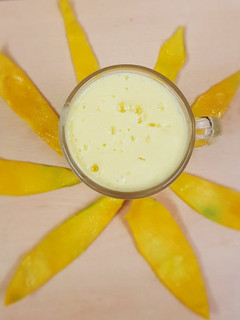 மேங்கோ லஸ்ஸி(Mango lassi recipe in tamil) செய்முறை முக்கிய புகைப்படம்