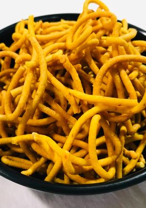 बेसन के सेव (Besan ke sev recipe in Hindi) रेसिपी मुख्य फोटो