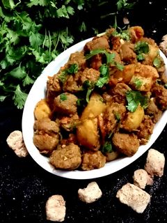 आलू सोयाबीन सब्जी(aloo soyabeen ki sabzi recipe in hindi) रेसिपी मुख्य फोटो