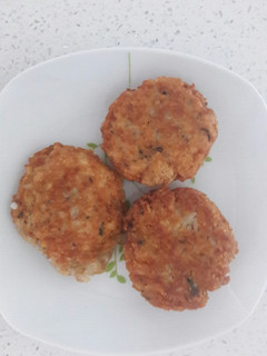 Una foto de Croquetas de arroz con atún