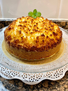 Una foto de Pastel con cobertura crujiente de coco