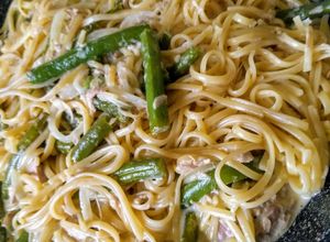 Una foto de Pasta con atún, chauchas y algo más