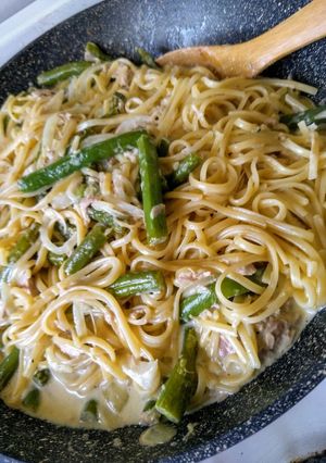 Una foto de Pasta con atún, chauchas y algo más